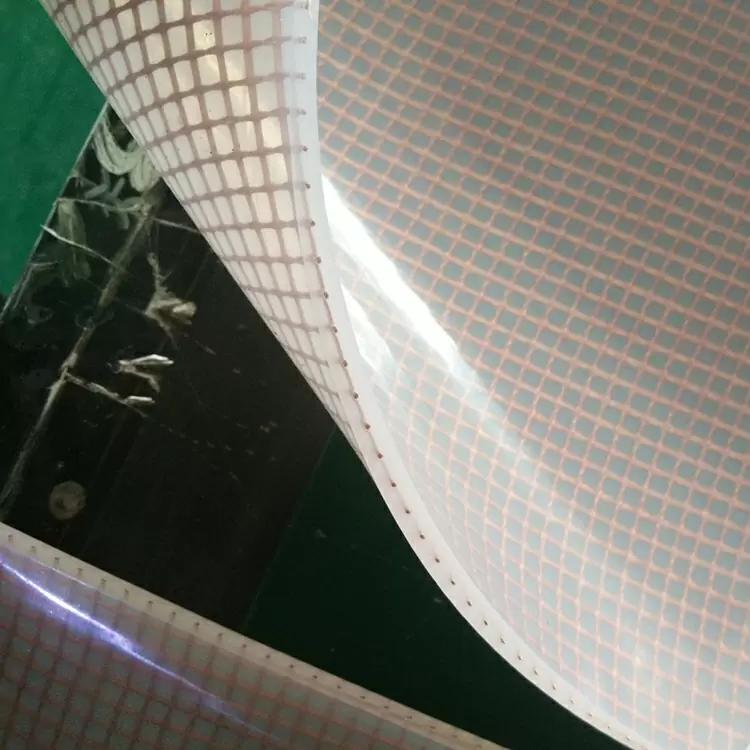 변형을 방지하기 위해 실리콘 스폰지 시트를 보관하는 방법은 무엇입니까?